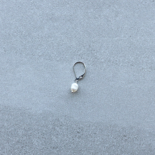 drop pearl earring